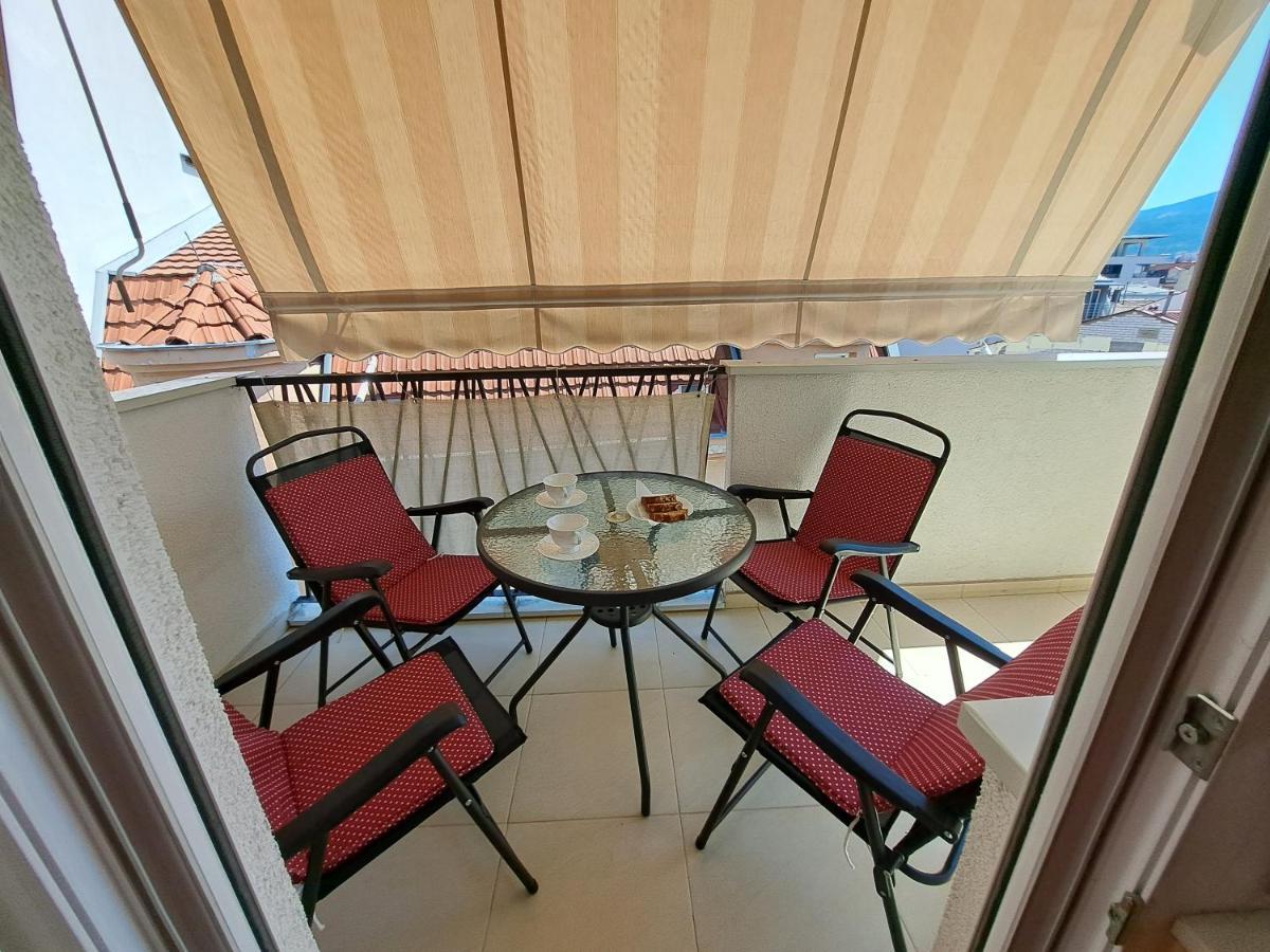 Bright Top Floor Apartment With Free Parking Skopje Luaran gambar