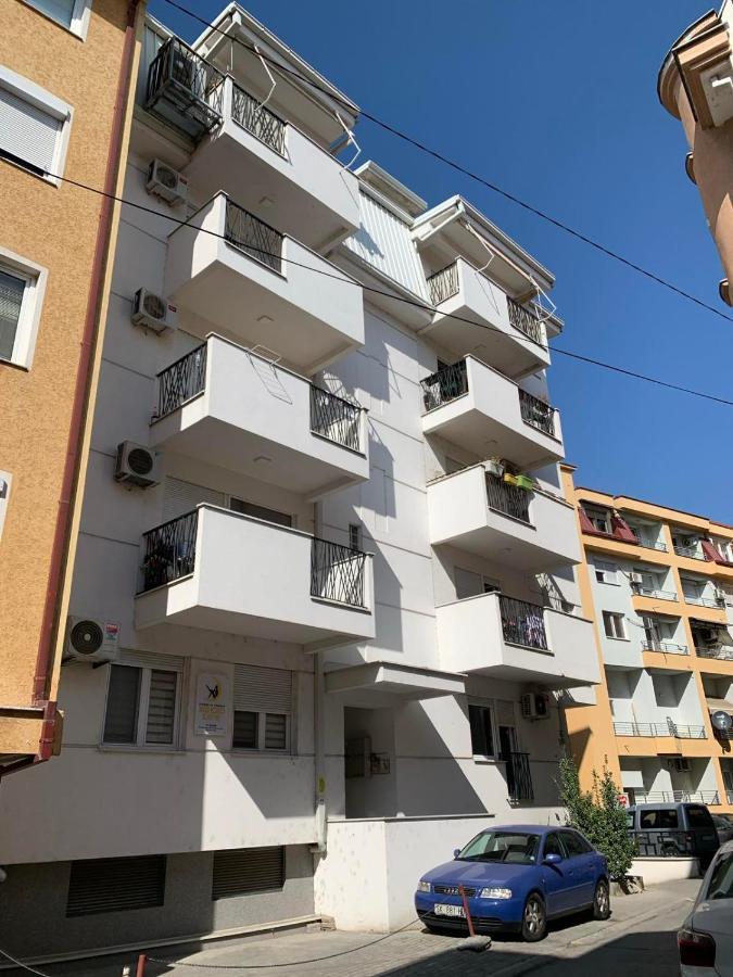 Bright Top Floor Apartment With Free Parking Skopje Luaran gambar